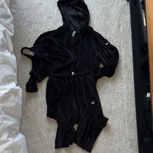 ALO Yoga Women's Black Velour Lounge Set
